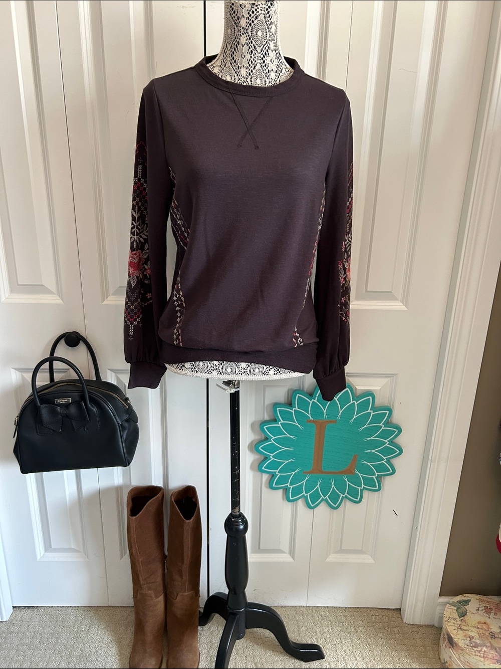 Knox Rose Embroidered Sleeve Crewneck Light Sweatshirt XS
